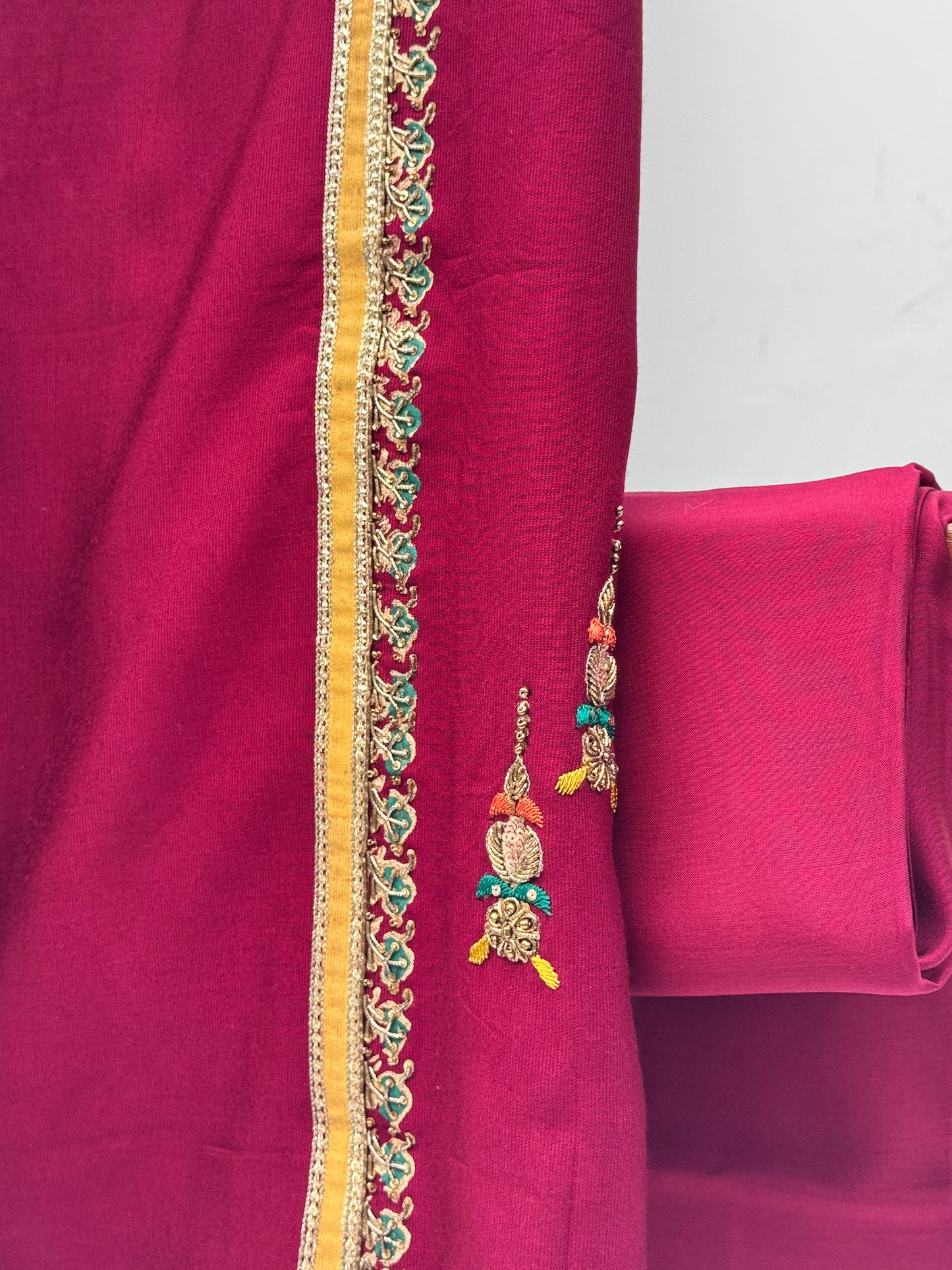 BLACK AND MAROON CHUNRI