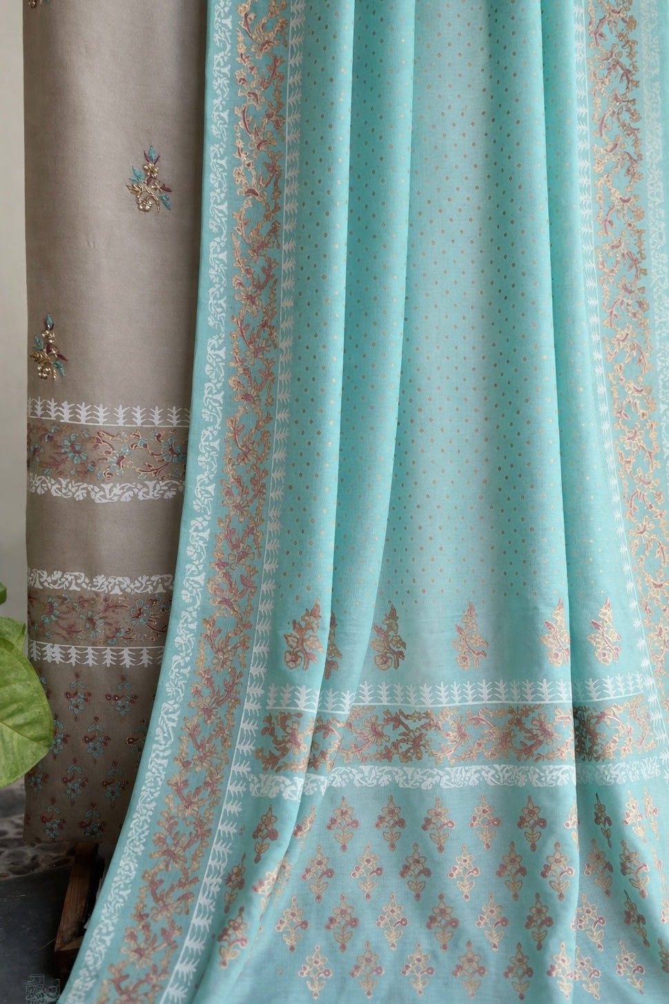 Ferozi Buti Design