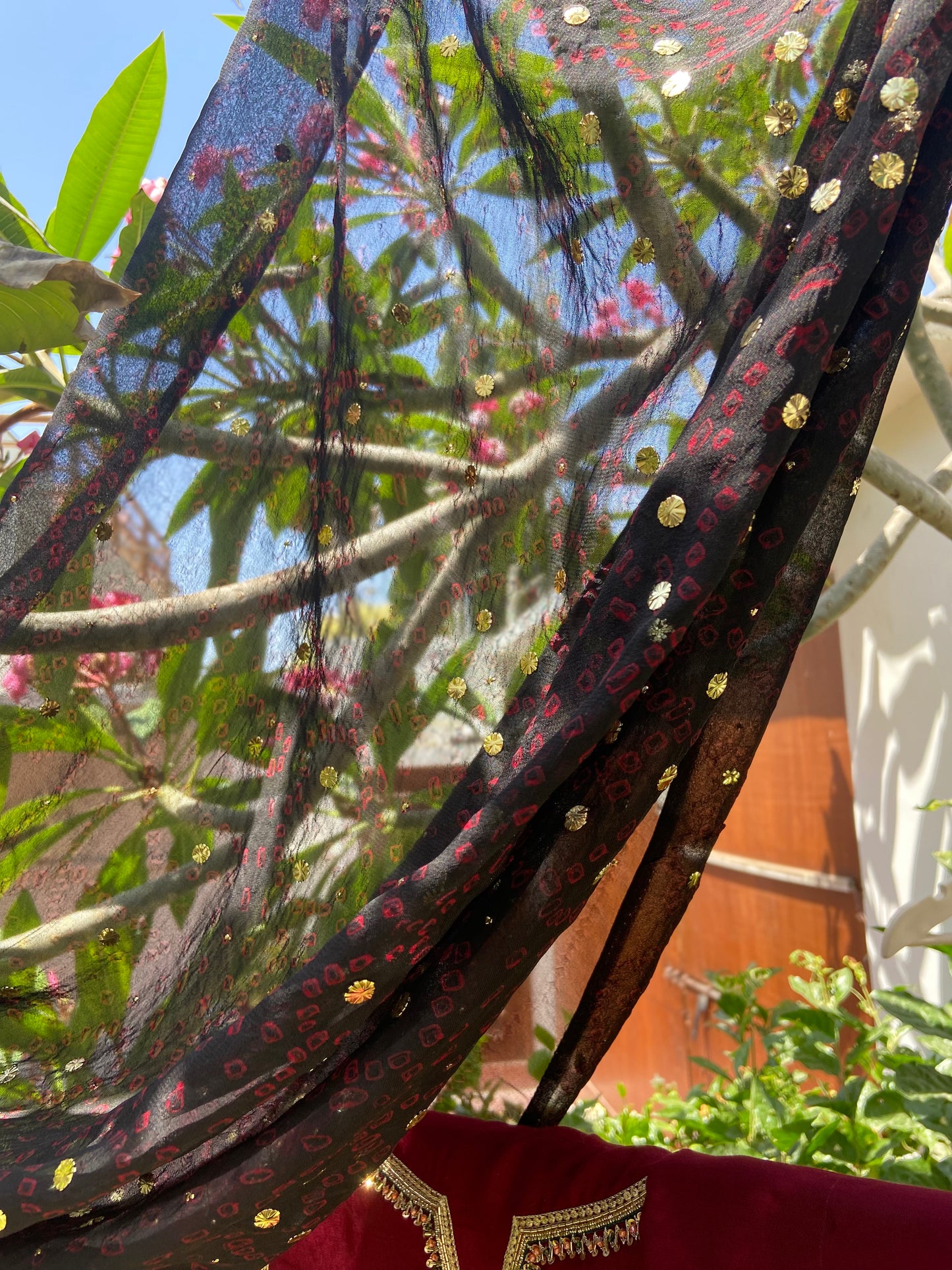 Maroon Black Chunri