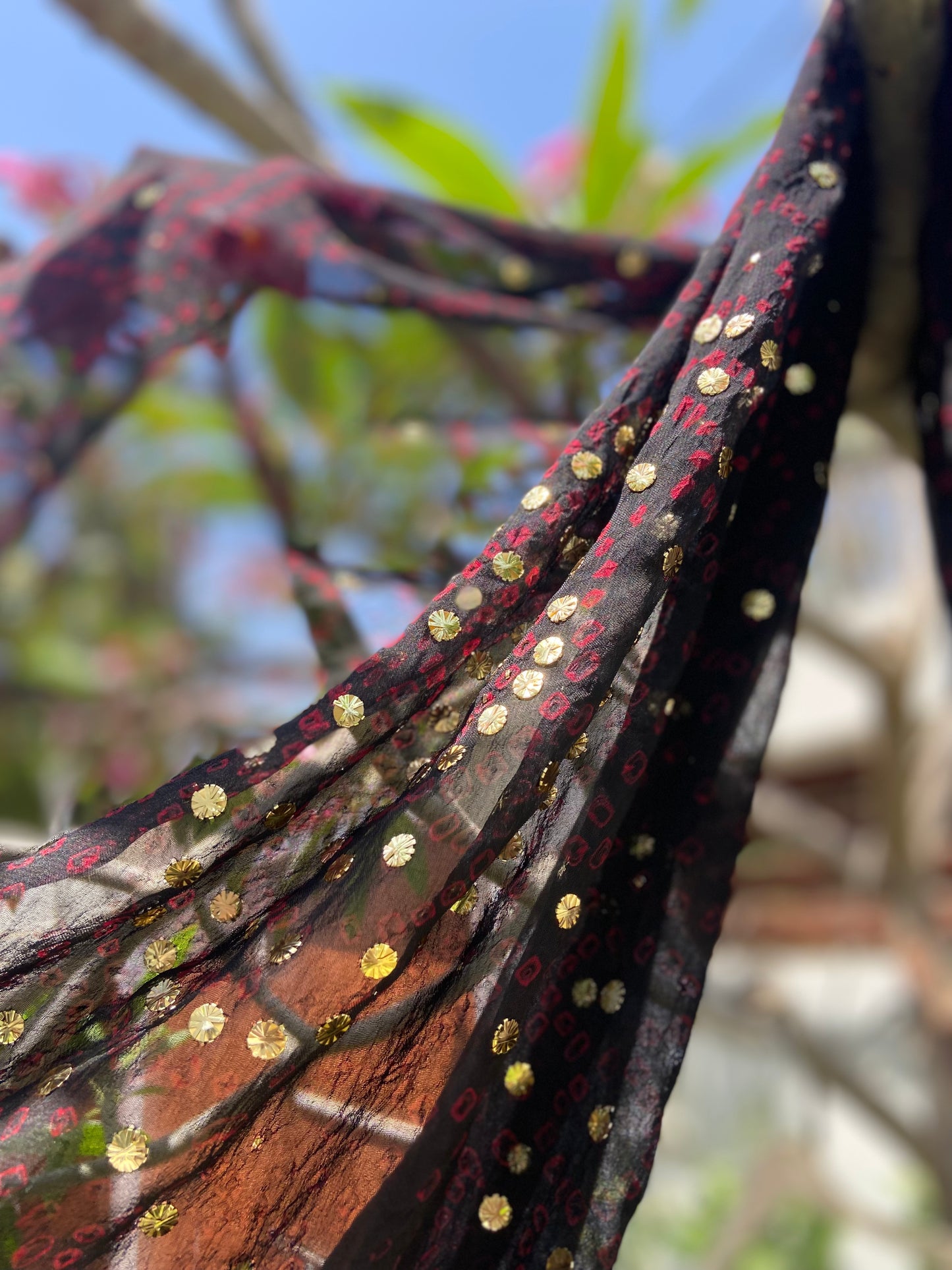 Maroon Black Chunri