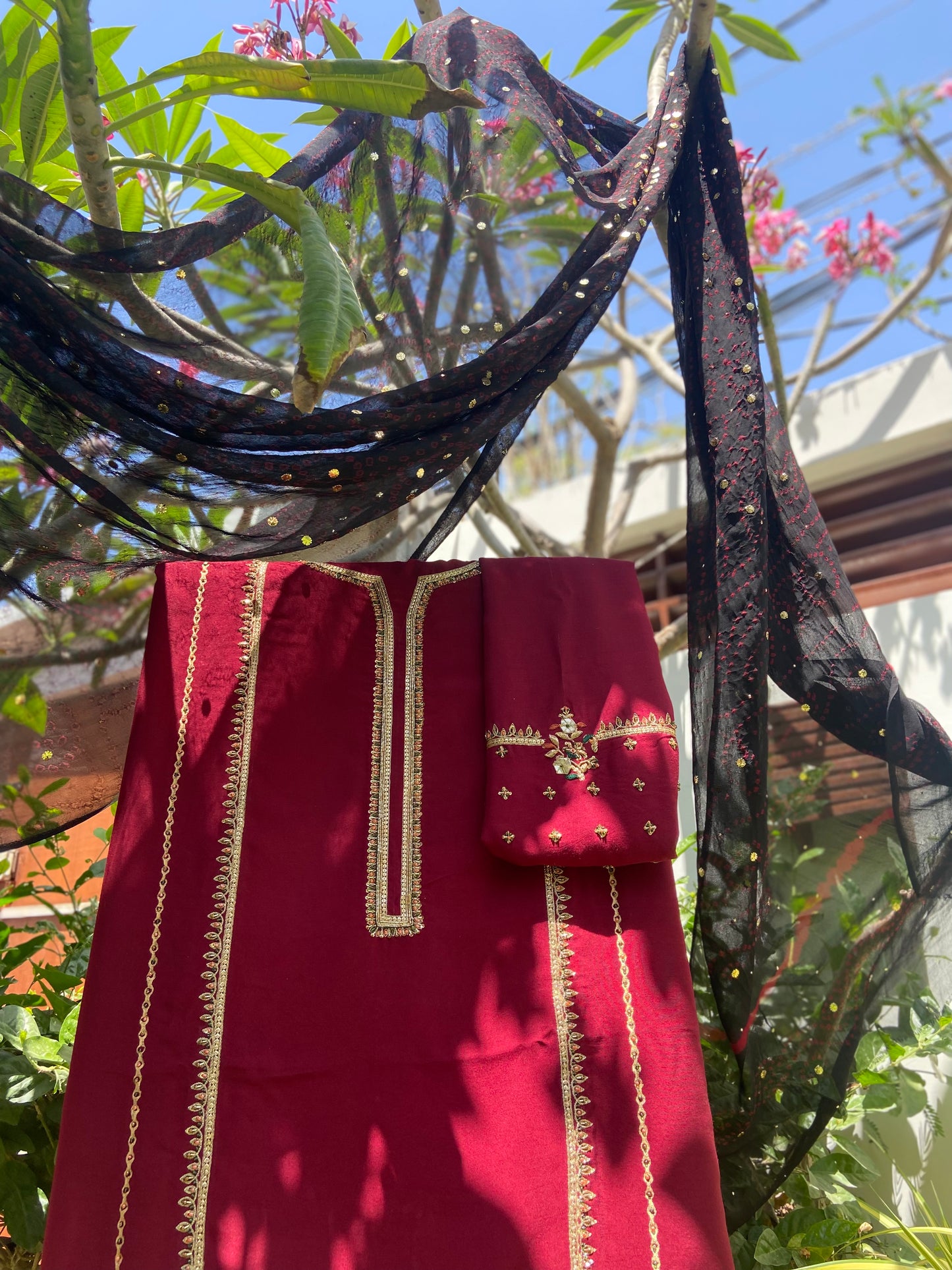 Maroon Black Chunri