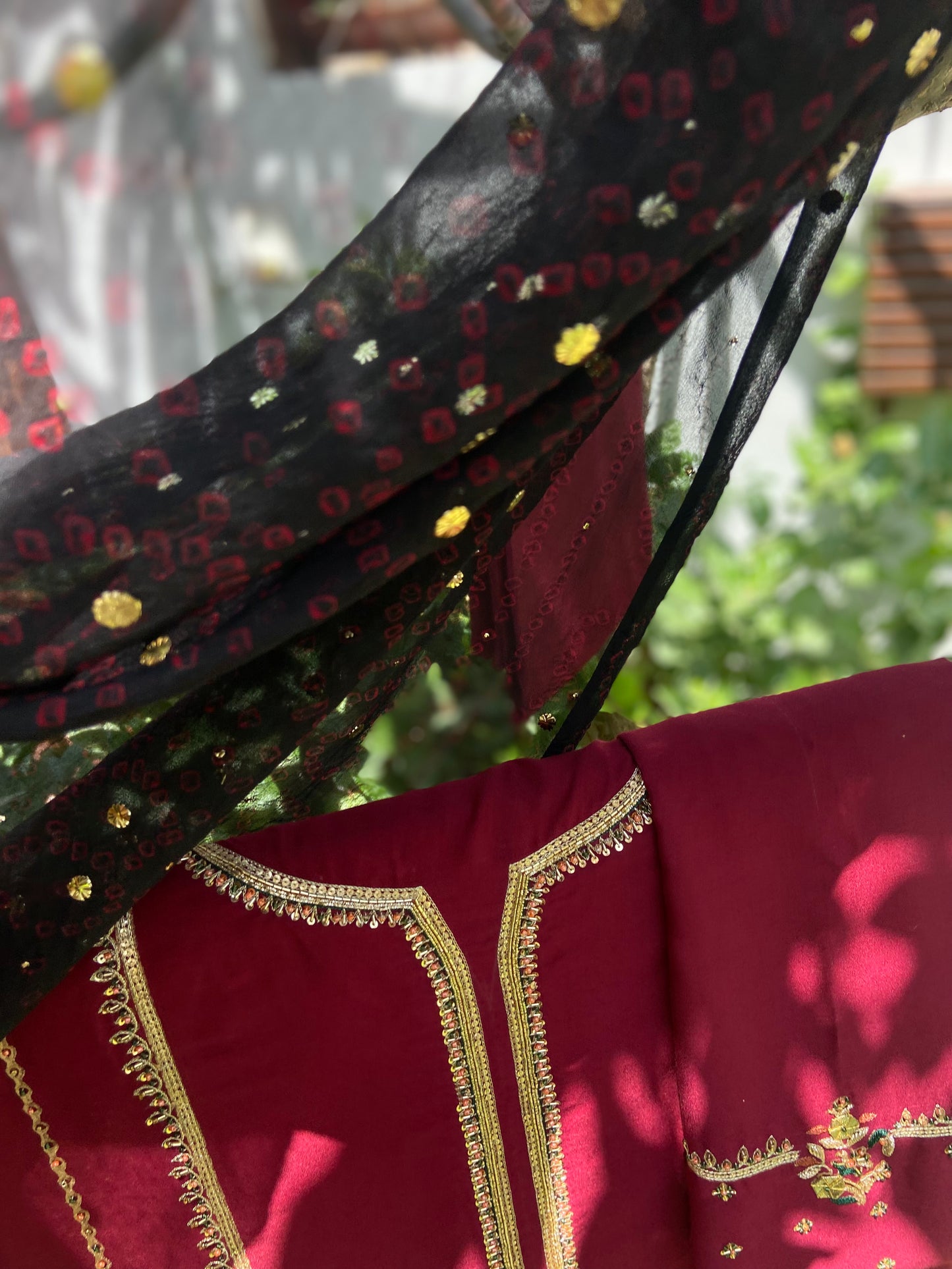 Maroon Black Chunri