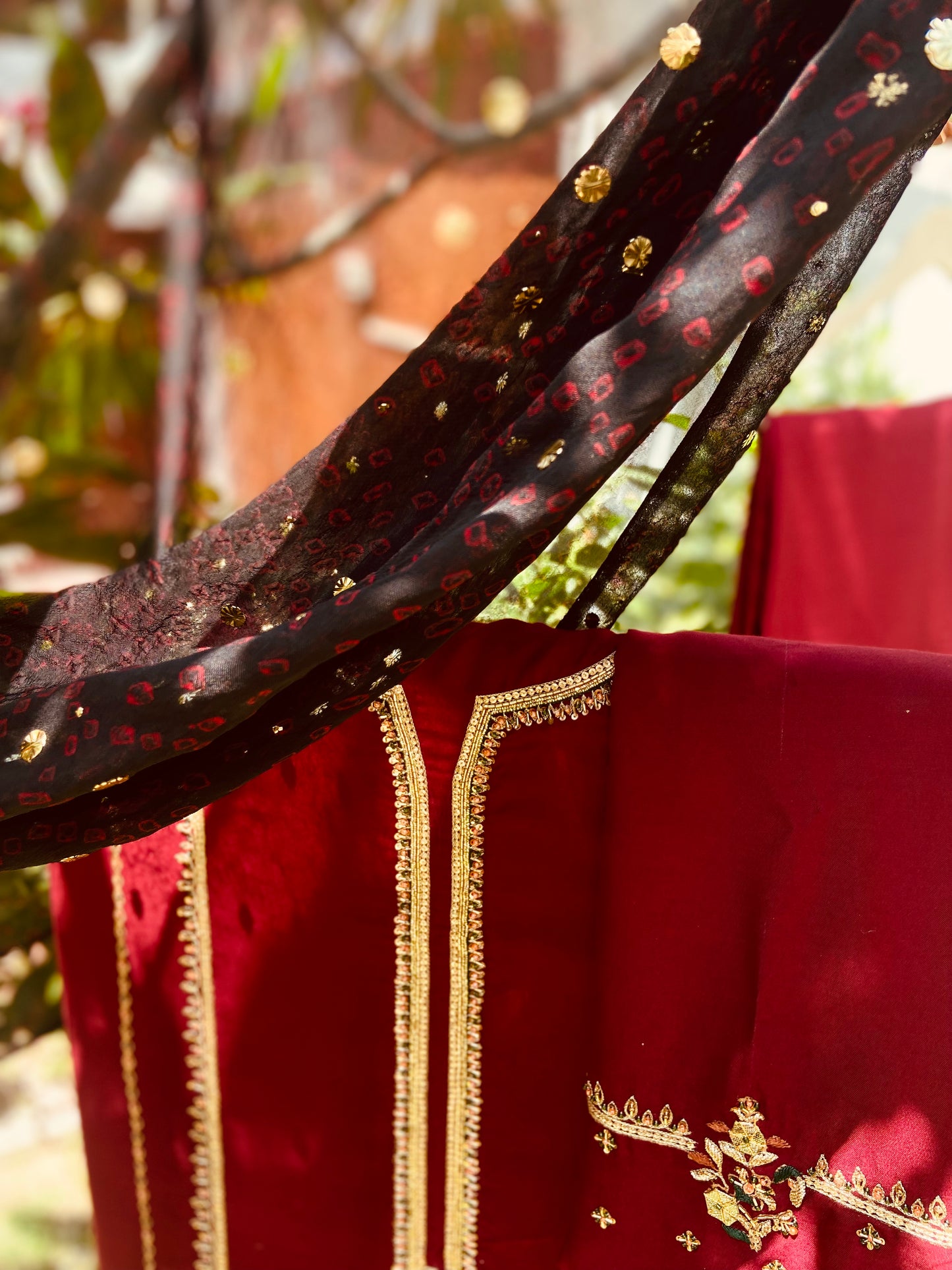 Maroon Black Chunri