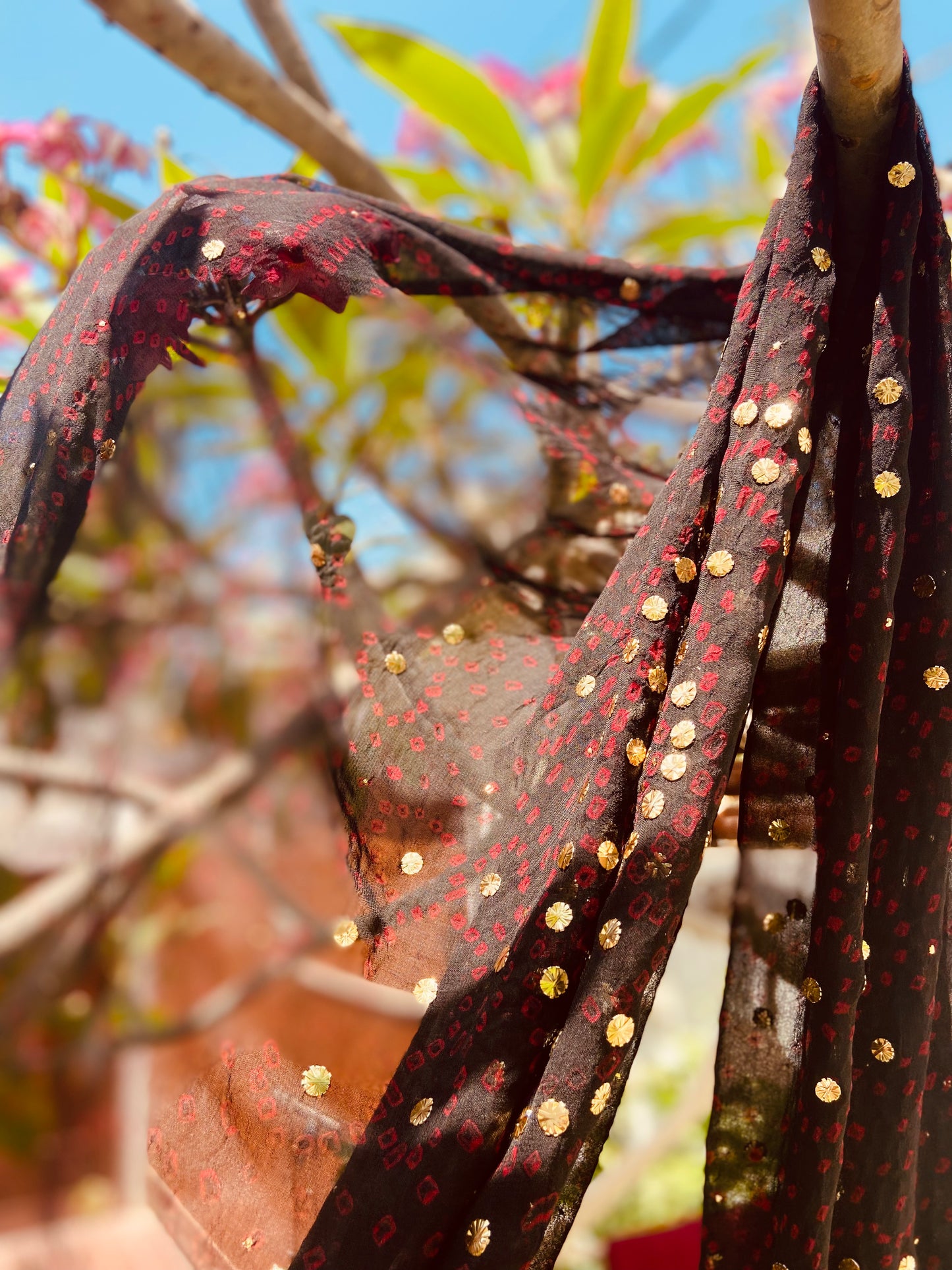 Maroon Black Chunri