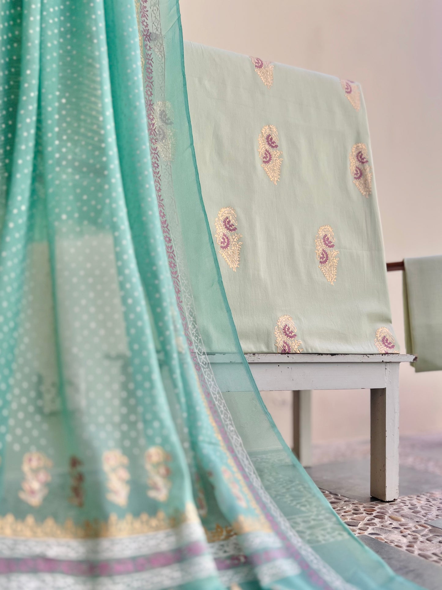 MINT GREEN