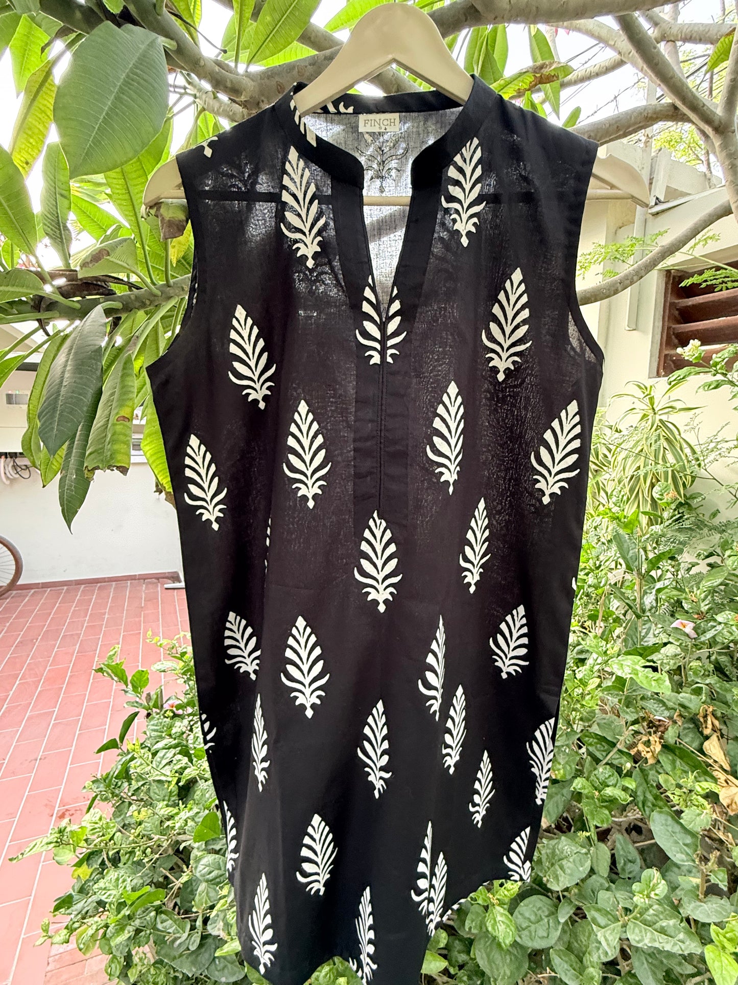 Raven-sleeveless