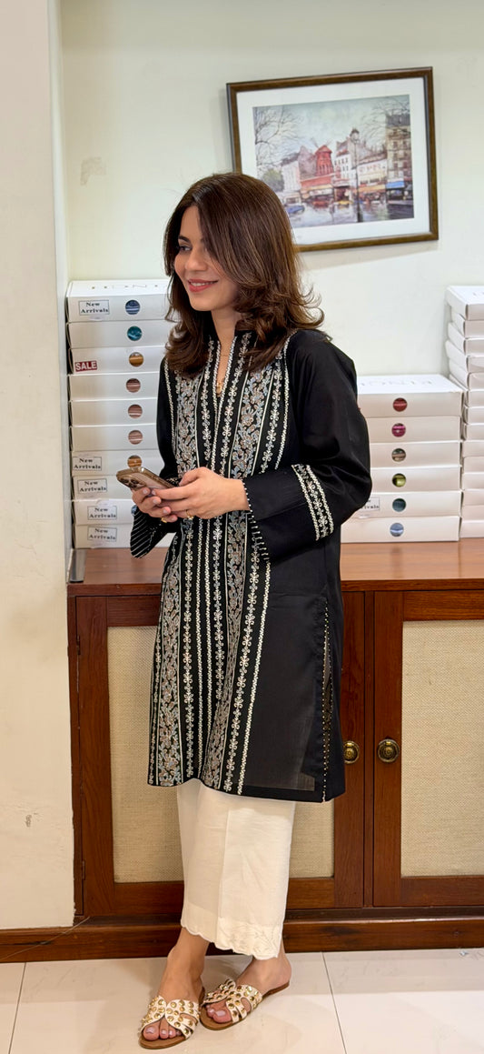 Noir kurti