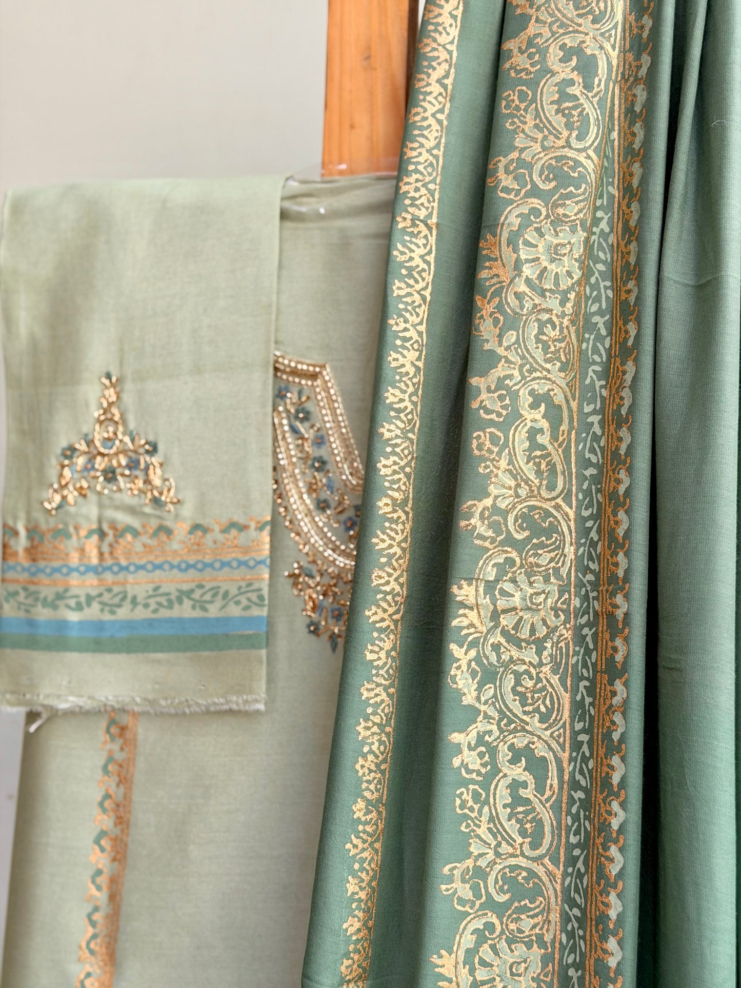 Sage neckline design