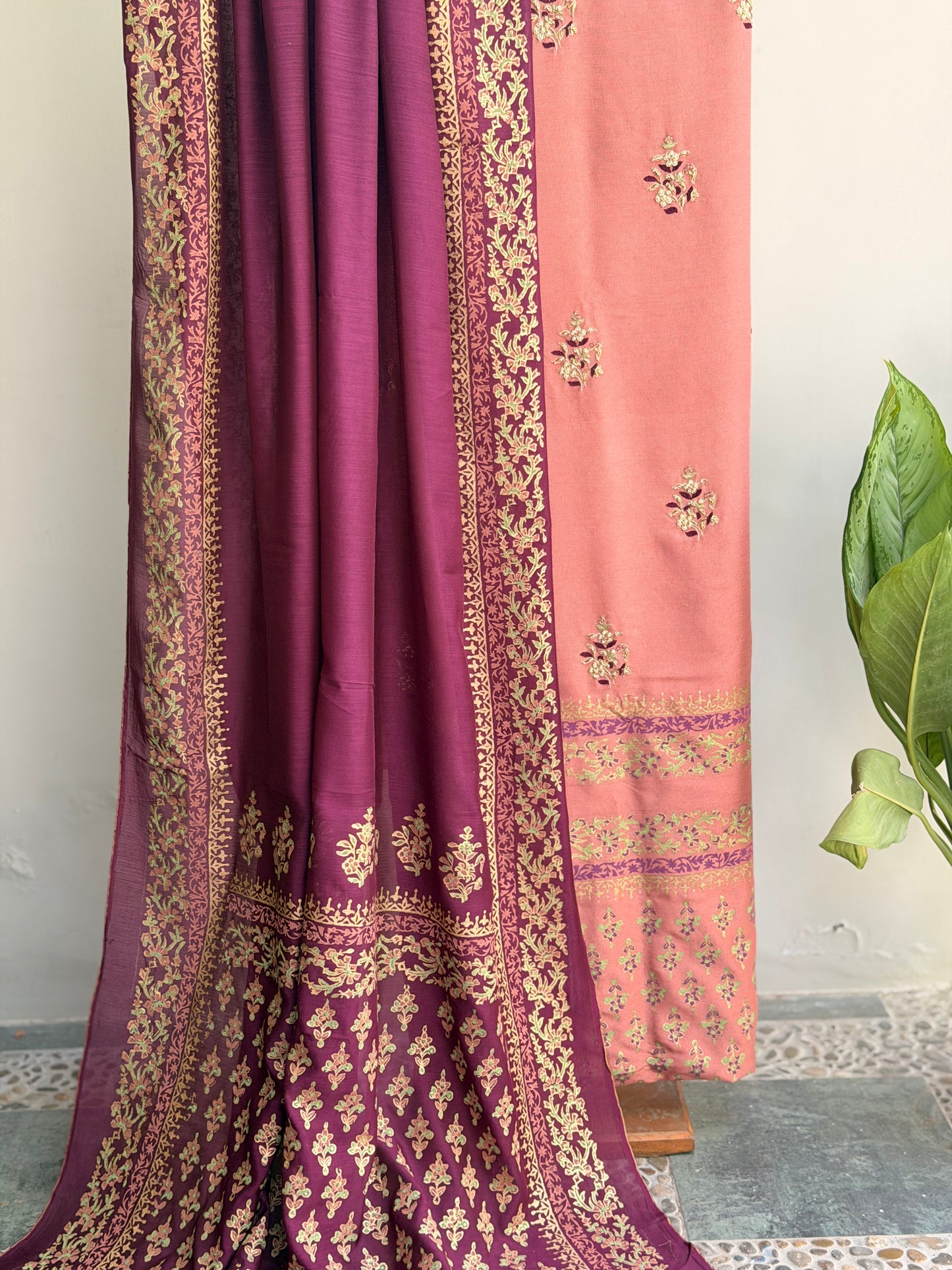 Peach Motif with pearl.