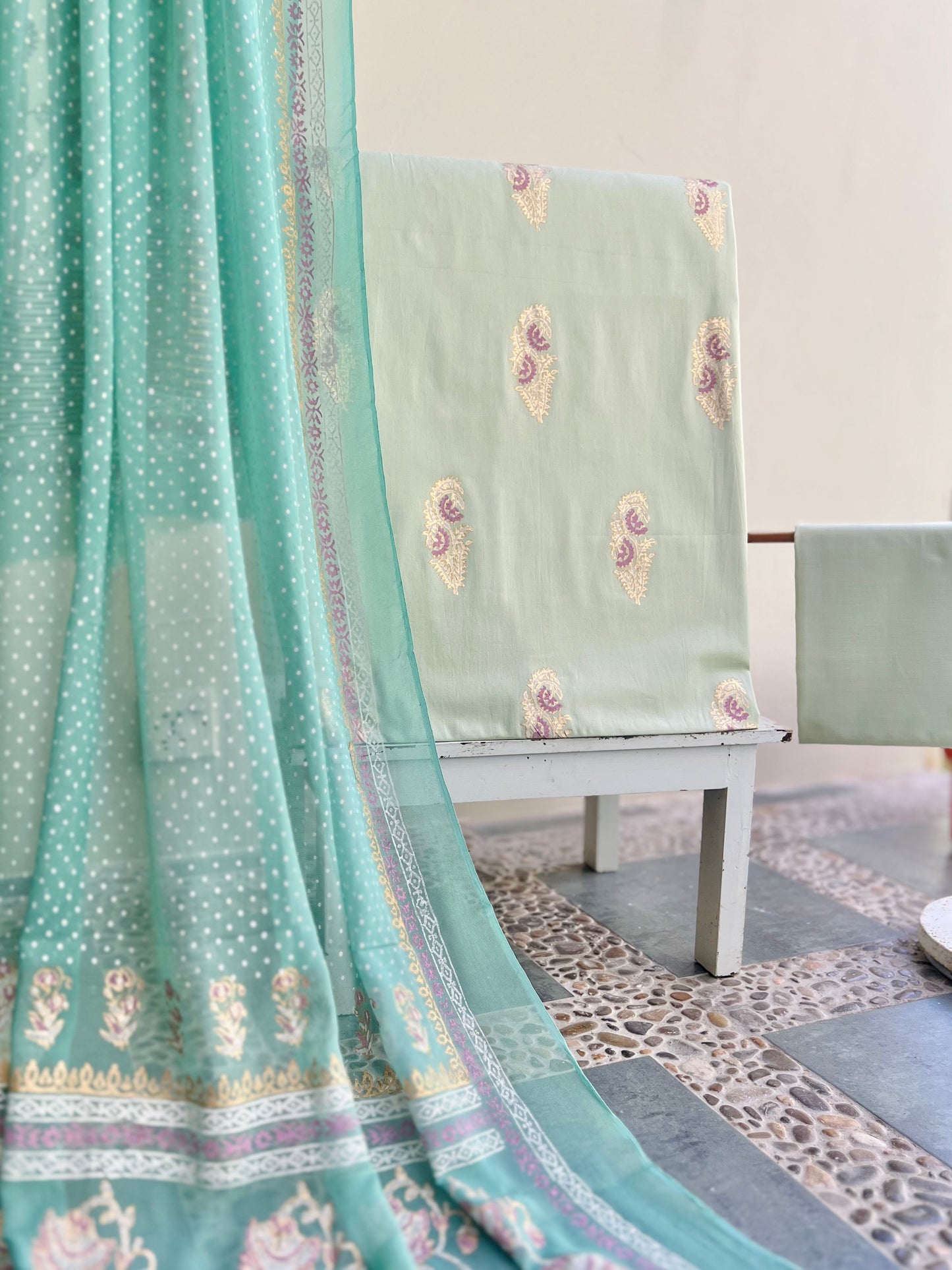 MINT GREEN
